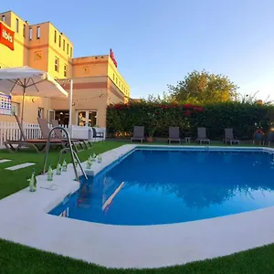 2* Отель Ibis Cadiz